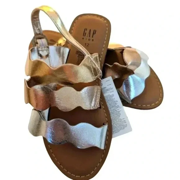 NWT Gap Kids Girl's Metallic Shiny Scalloped Silver Sandal SZ 12